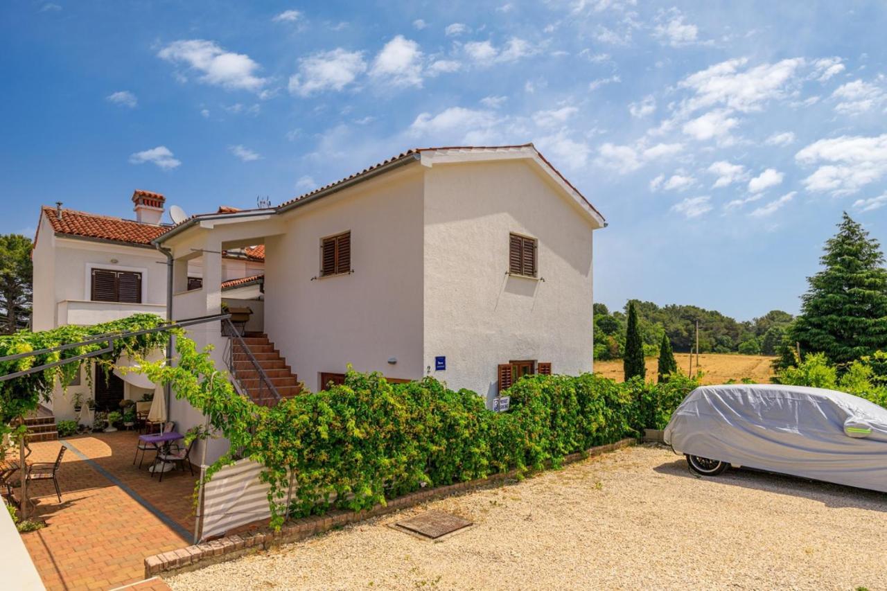 Apartments Pernar ポレッチ エクステリア 写真