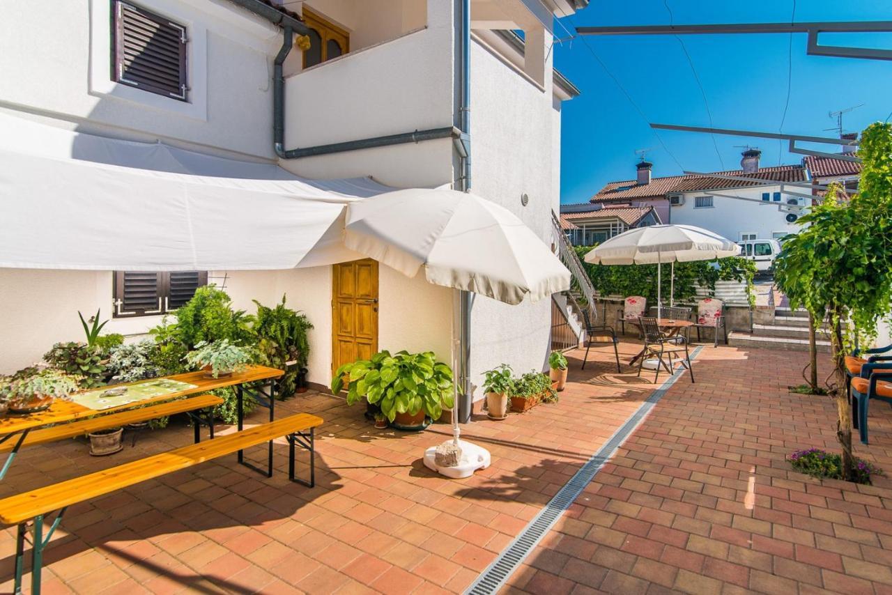 Apartments Pernar ポレッチ エクステリア 写真
