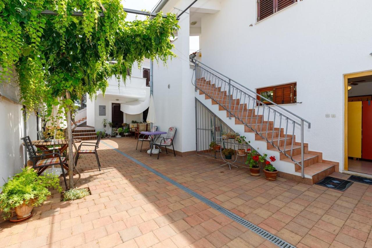 Apartments Pernar ポレッチ エクステリア 写真