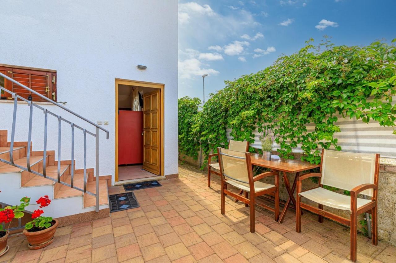Apartments Pernar ポレッチ エクステリア 写真