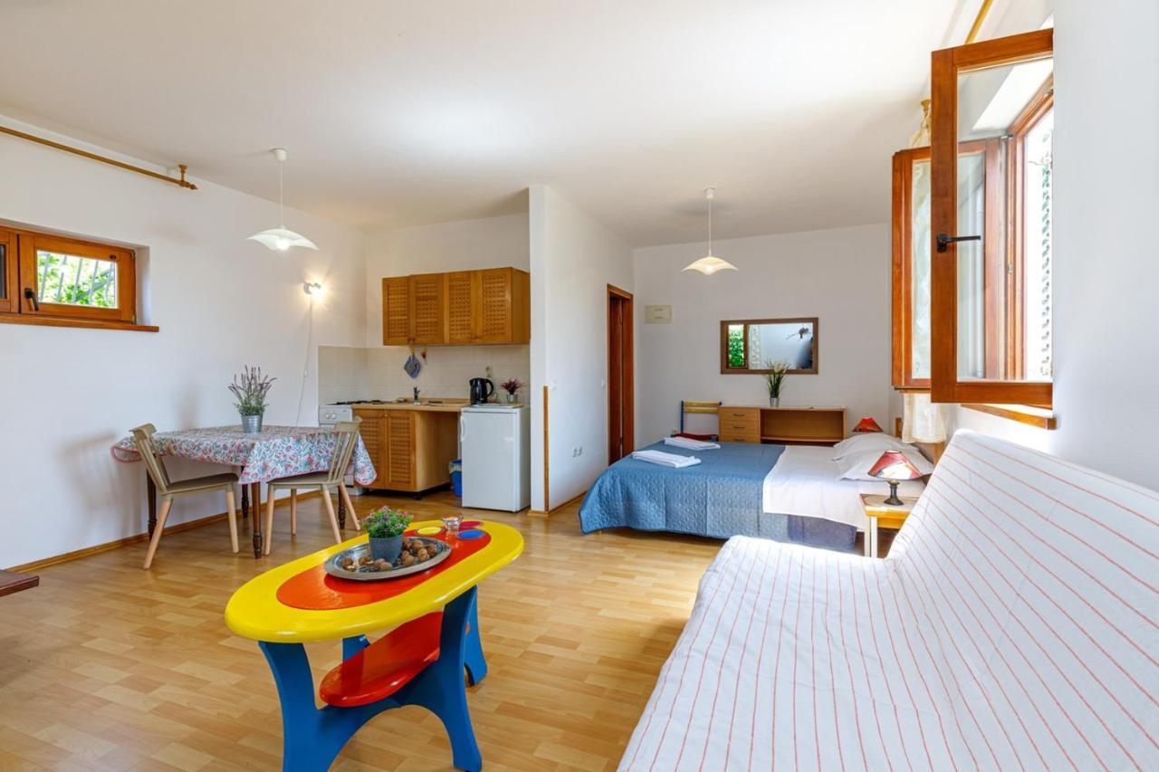 Apartments Pernar ポレッチ エクステリア 写真