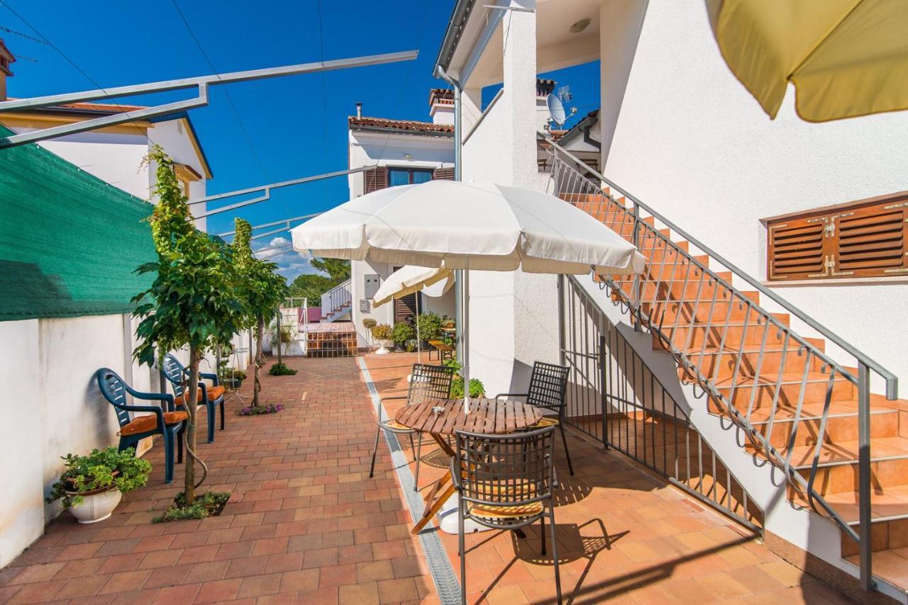 Apartments Pernar ポレッチ エクステリア 写真